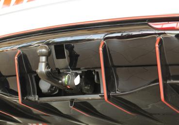 Rieger Heckeinsatz für originale Heckschürze für Tesla Model Y (ab 03/2020, alle Modelle inkl. Performance, mit Anhängekupplung) – ABS schwarz glänzend, inkl. Gutachten