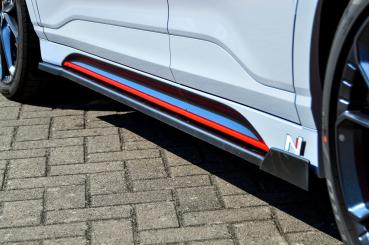 Ingo Noak Tuning CUP Seitenschweller mit Wing hinten für Hyundai Kona N + N-Line ab Bj. 2020 – ABS (Lackierung erforderlich), inkl. ABE
