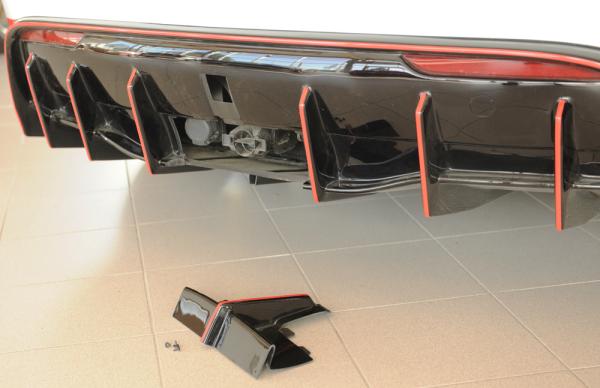 Rieger Heckeinsatz für originale Heckschürze für Tesla Model Y (ab 03/2020, alle Modelle inkl. Performance, mit Anhängekupplung) – ABS schwarz glänzend, inkl. Gutachten