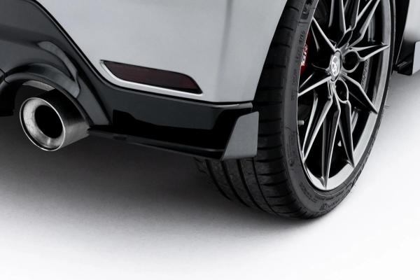 Maxton Design Street Pro Heck Ansatz Flaps Diffusor + Flaps für Toyota GR Yaris Mk4 Facelift schwarz Hochglanz