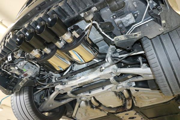 Fox Endschalldämpfer mittig 4x100 Typ 25 SCHWARZ für Corvette C7 / Z06 – Edelstahl, Rohr 70 mm, EG-Gutachten