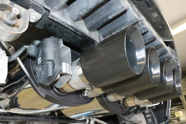 Fox Endschalldämpfer mittig 4x100 Typ 25 SCHWARZ für Corvette C7 / Z06 – Edelstahl, Rohr 70 mm, EG-Gutachten