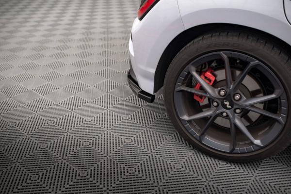 Maxton Design Heck Ansatz Flaps Diffusor V.1 für Hyundai Kona Mk1 schwarz Hochglanz