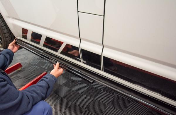 Maxton Design Seitenschweller Ansatz für VW T6 schwarz Hochglanz